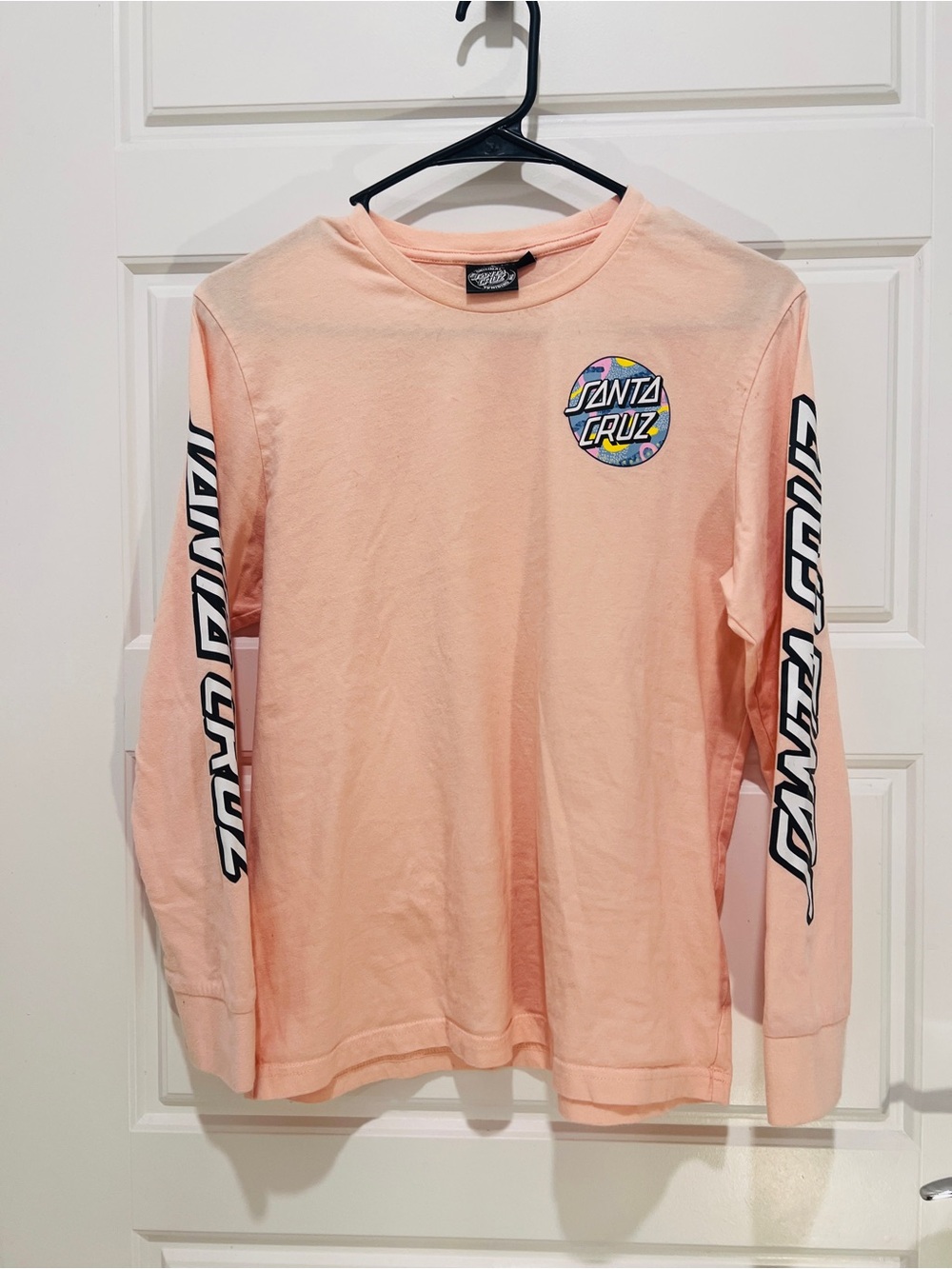 Santa Cruz Skateboards youth tee, like new. Peach with long sleeves.
